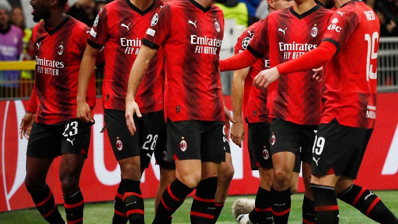 AC Milan tampil perkasa saat menjamu PSG dalam laga lanjutan Grup F Liga Champions di Stadion San Siro, Milan, Italia, pada Rabu (8/11/2023) dini hari WIB. Rossoneri berhasil mengalahkan tamunya dengan skor 2-1 sekaligus membuat bintang PSG, Kylian Mbappe