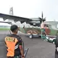 Pesawat TNI AU Casa-212 di Lanud Husein Sastranegara, Bandung, digunakan untuk menjalankan operasi Teknologi Modifikasi Cuaca (3/6/2024).
