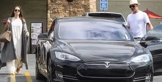 Perpisahan bukan lah hal yang mudah bagi Angelina Jolie dan Brad Pitt. Banyak kenangan yang telah mereka ukir bersama, baik dalam urusan rumah tangga maupun dalam kariernya di dunia hiburan. (Instagram)