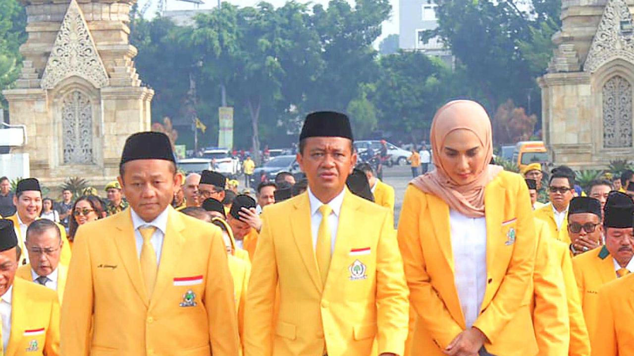 FOTO: Bahlil Lahadalia Pimpin Ziarah TMP Kalibata di HUT ke-61 Partai Golkar