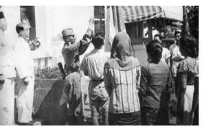Sosok Berkerudung di Foto Proklamasi, Siapa Dia?