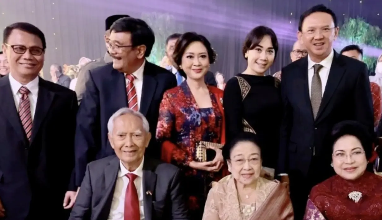Menghadiri resepsi pernikahan cucu Megawati Soekarnoputri, penampilan istri Ahok begitu anggun. [Foto: Instagram/ @btpnd]