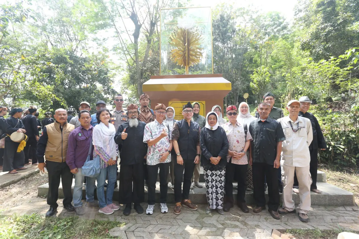 Yayasan KEHATI meresmikan Tugu Kalpataru di Taman Herbal Kebun Tanaman Obat (KTO) Sari Alam. (Liputan6.com/ ist)