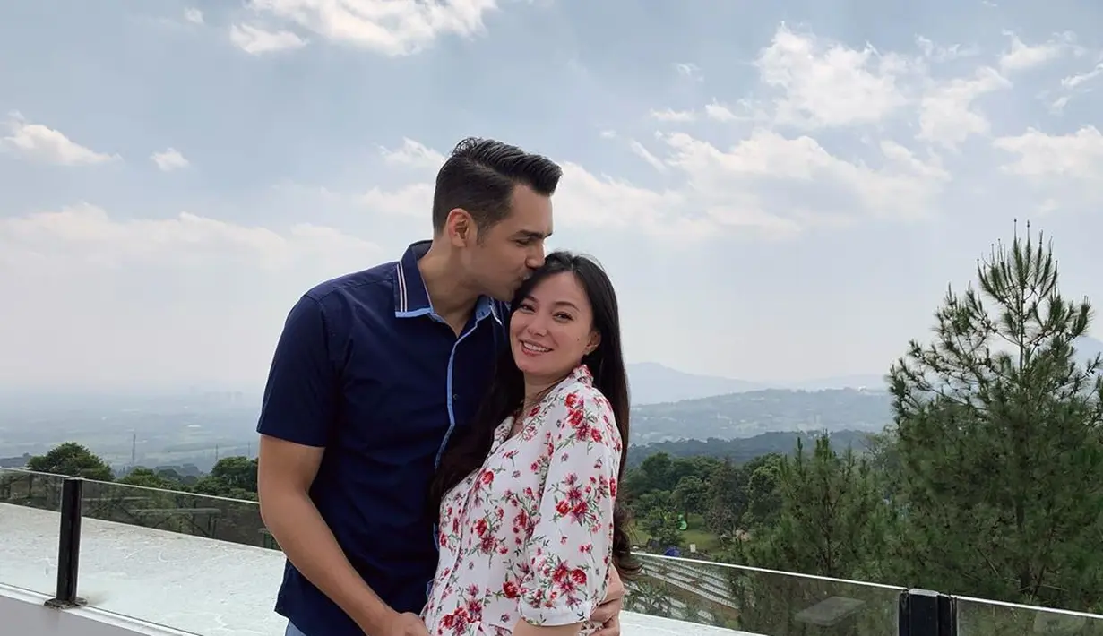 Asmirandah dan Jonas Rivanno (Instagram/asmirandah89)