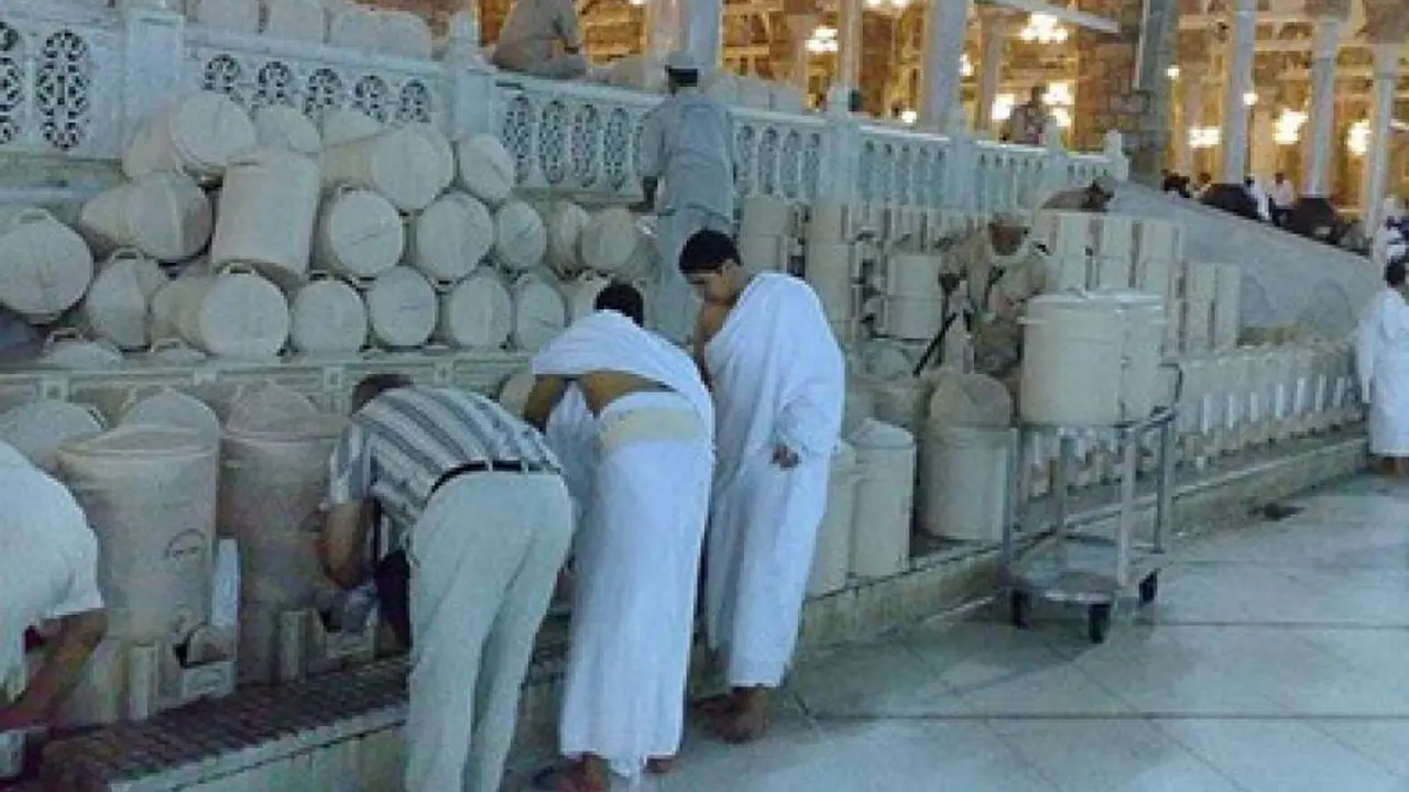 [MITOS] Mengintip Enam Tradisi Unik Saat Haji