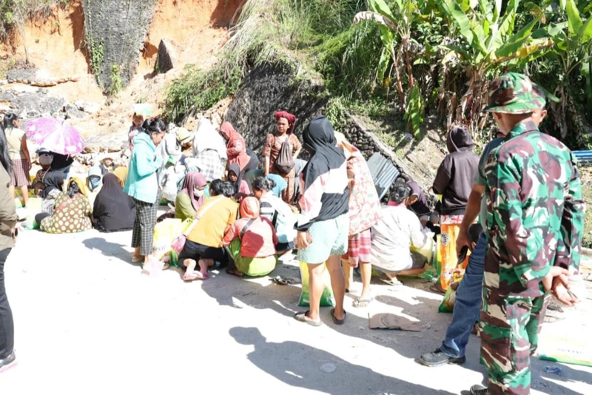Bantuan beras untuk korban bencana Sumatra