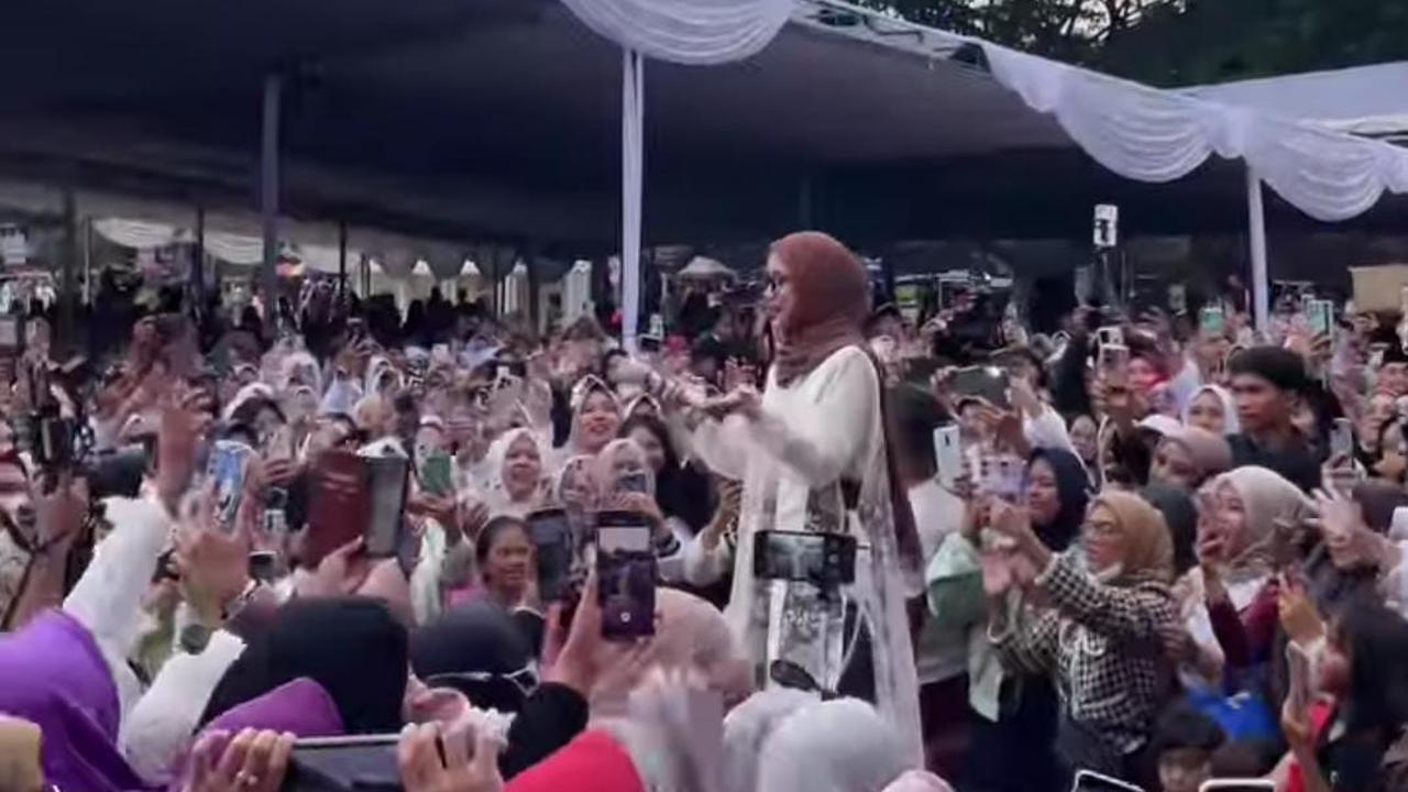 Tampil Perdana Usai Menikah, Nissa Sabyan Dikabarkan Hamil