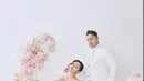 Meli dan Gunawan tampil dalam busana serba putih. Penampilan dua pedangdut muda ini langsung tuai banyak pujian dari para fansnya. (instagram.com/marimotto.studio/gunawan.lida2020/lida_meli04)