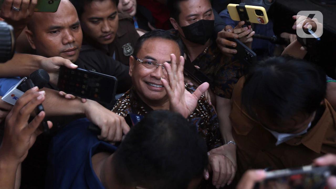 Detik-detik Dramatis, Bupati Pati Sudewo Hampir Terjatuh Saat Digelandang ke Jakarta