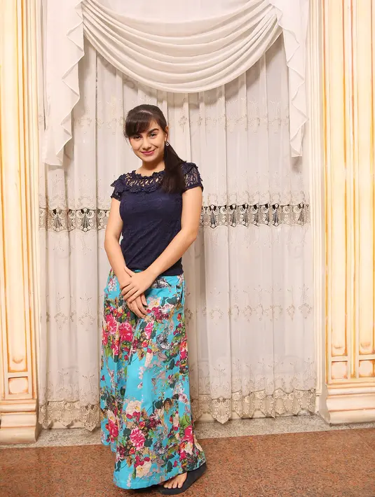 Bercerita baru lima tahun mendalami dunia akting dan bergabung dengan rumah produksi SinemArt, Bella pun hanya mengamini saja ketika ia disebut menjadi penerus Nikita Willy. (Bambang E. Ros/Bintang.com)