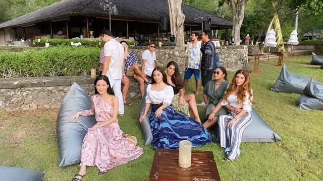 Siapkan Pesta Pernikahan, Ini 7 Potret Liburan Nikita Willy di Sumba