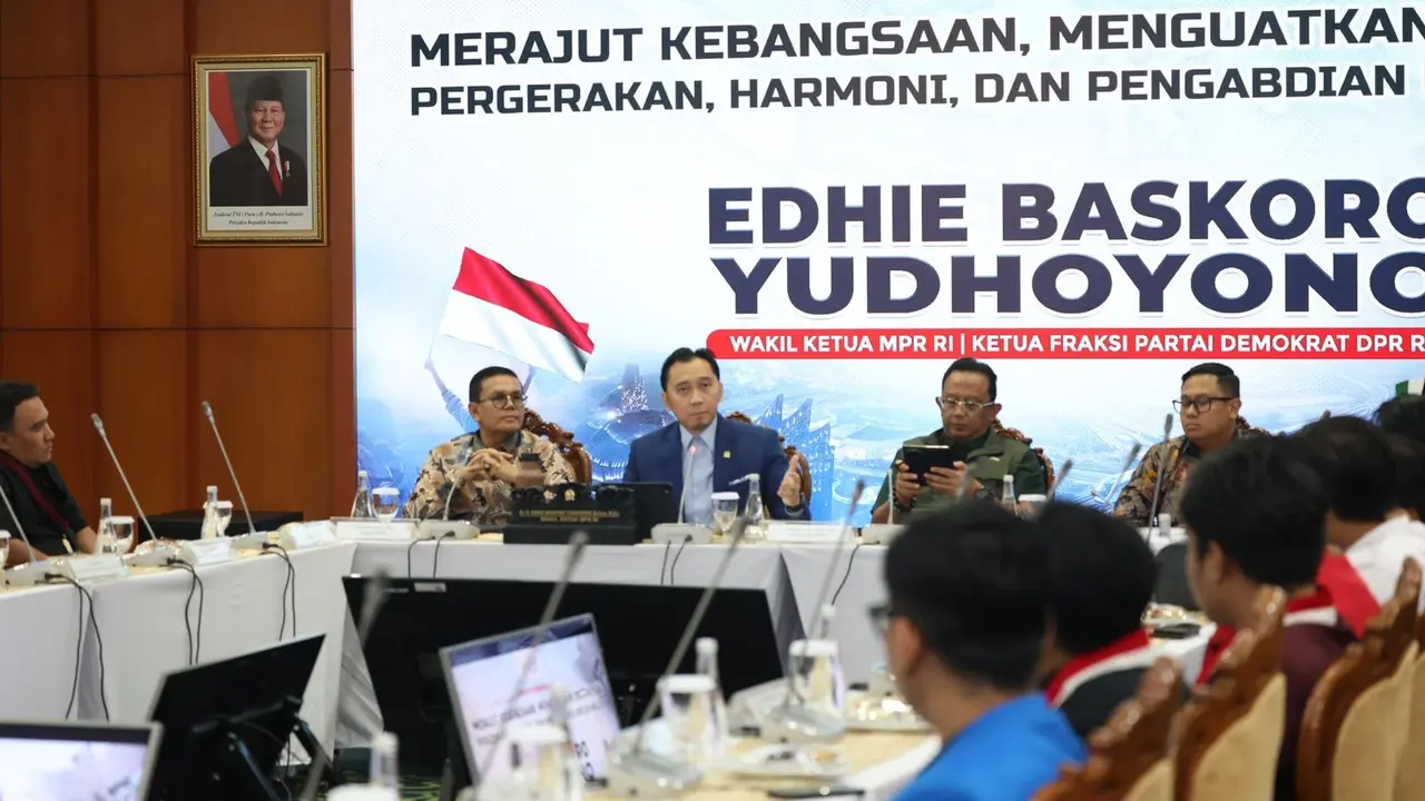 Wakil Ketua MPR sekaligus Ketua Fraksi Partai Demokrat DPR RI, Edhie Baskoro (Ibas) dalam kegiatan “Diskusi Kebangsaan Lintas Organisasi Mahasiswa” yang mengangkat tema “Merajut Kebangsaan, Menguatkan Indonesia: Pergerakan, Harmoni, dan Pengabdian untuk N