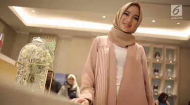 Chacha Frederica berpose saat menghadiri launching kosmetik milik Shandy Aulia, Jakarta, Rabu (30/5). Chacha tengah berupaya menjalani proses hidup yang lebih baik dengan mematuhi perintah-nya dan menjauhi larangan Allah SWT. (Liputan6.com/Faizal Fanani)