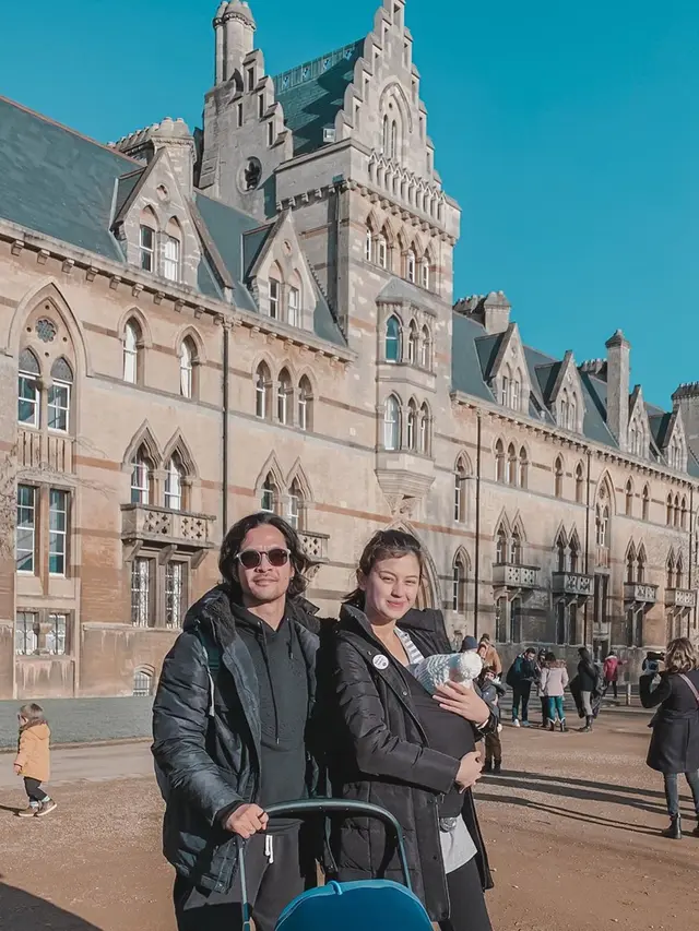 Potret Keluarga Edward Akbar dan Kimberly Ryder