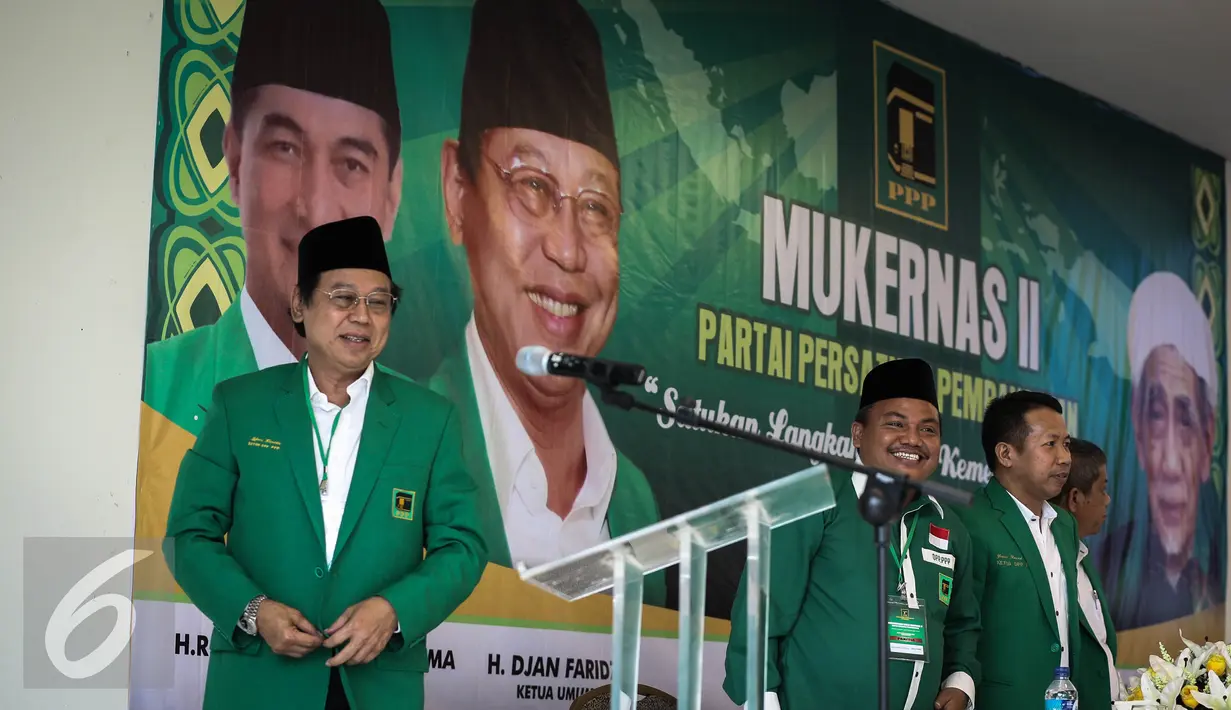 Ketua Umum PPP versi Muktamar Jakarta, Djan Faridz saat akan memulai sambutan di Mukernas II PPP, Jakarta, Selasa (29/3). Djan  menjanjikan umroh gratis untuk setiap pengurus DPC, DPW dan DPP atas kemenangan partainya di MA. (Liputan6.com/Faizal Fanani)