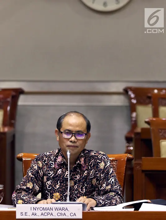 Capim KPK I Nyoman Wara saat menjalani uji kelayakan dan kepatutan (Fit and Proper Test) di ruang rapat Komisi III DPR RI, Jakarta Pusat, Rabu (11/9/2019). Anggota Komisi III yang masih bertahan di antaranya Arsul Sani, Taufiquhadi, Nasir Djamil dan Masinton Pasaribu. (Liputan6.com/Johan Tallo)
