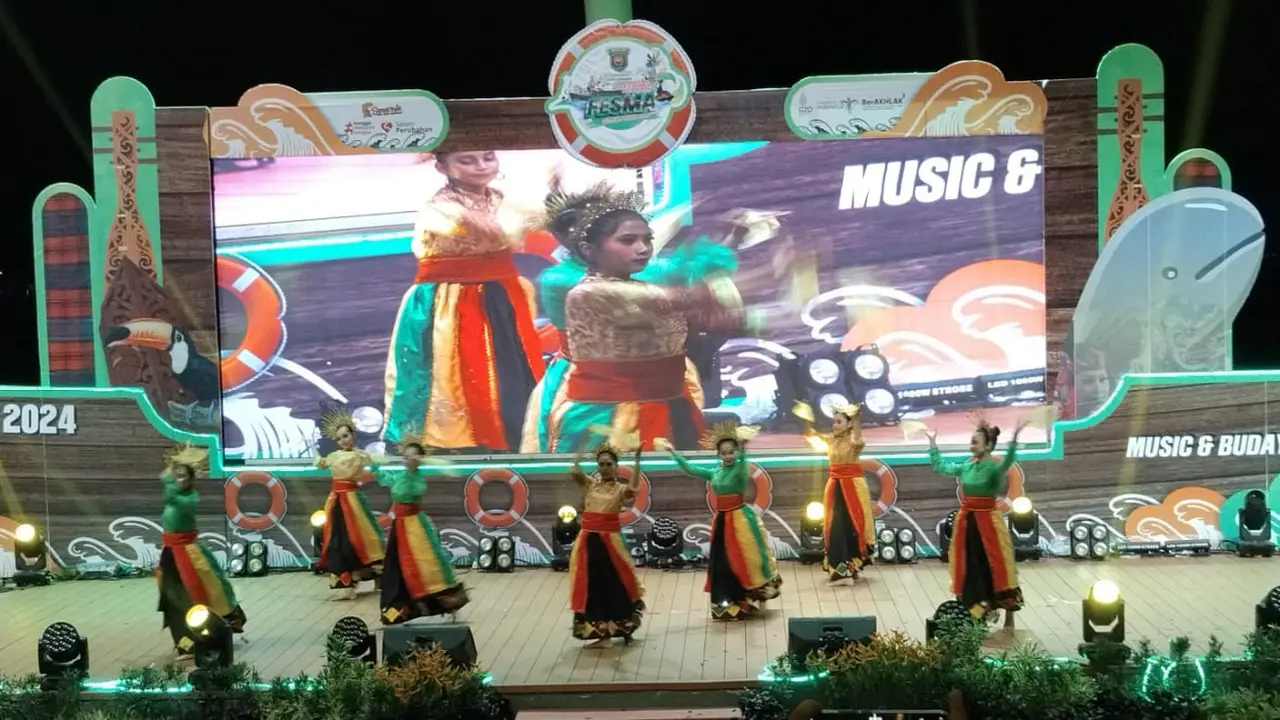Penampilan Tarian Ronggeng Paser Meriahkan Festival Mahakam 2024