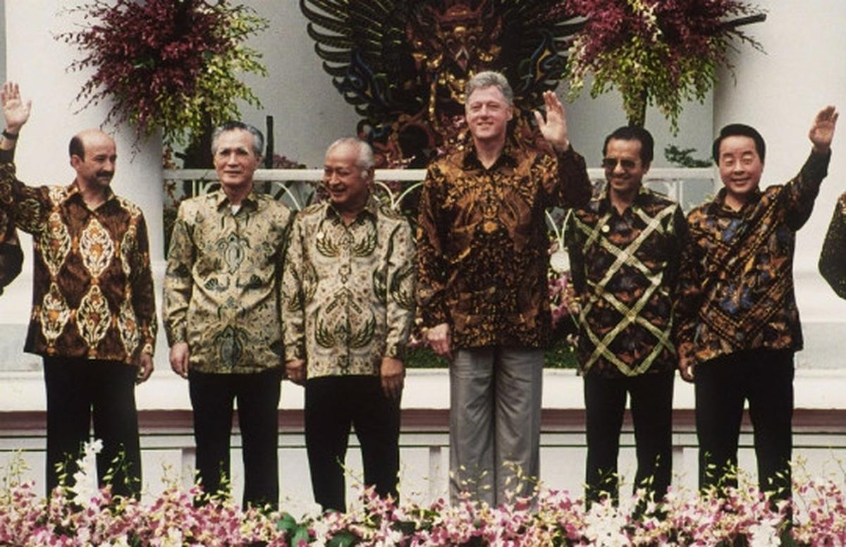 Lucunya para pemimpin dunia dalam balutan busana tradisional