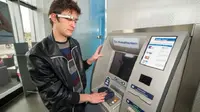Dengan software ini, pengguna bisa menavigasi mesin ATM tanpa harus menyentuhnya.