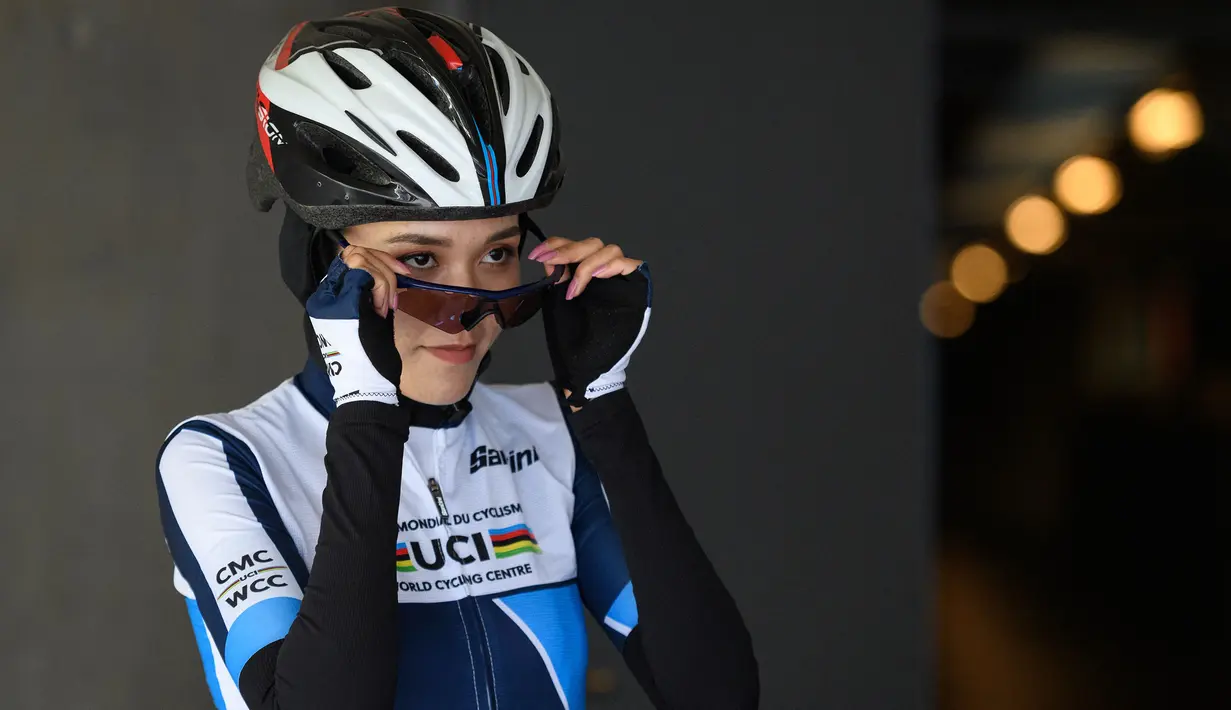 Ali Zada akan menghadapi 25 peserta time trial jalan raya putri pada 28 Juli nanti. Dia akan menempuh jalur sejauh 22,1 km dan itu merupakan pengalaman pertamanya berlomba dalam nomor time trial di Olimpiade Tokyo 2020. (Foto: AFP/Fabrice Cofrini)