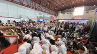 Ratusan siswa-siswi dari berbagai sekolah di Jabodetabek memadati Pameran Pangan Plus 2023 sebagai bagian dari Rapat Kerja Nasional (Rakernas) IV PDI Perjuangan (PDIP) di Jiexpo Kemayoran, Jakarta, Minggu (1/10/2023).