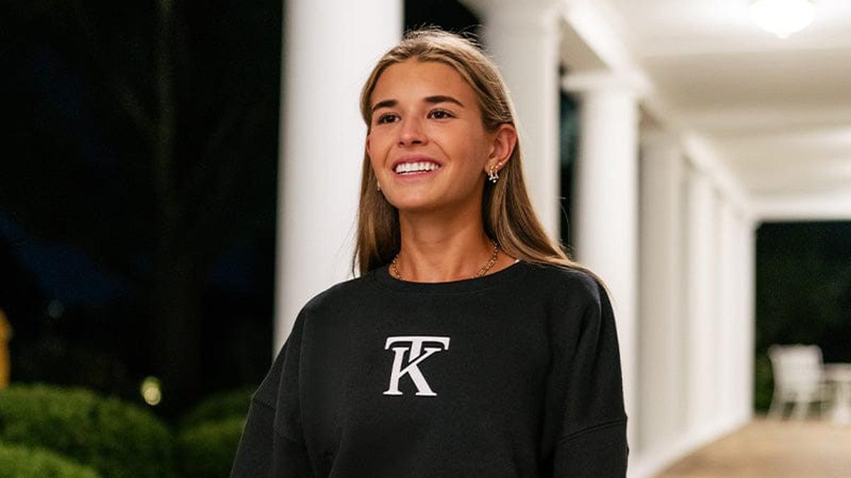 Cucu Donald Trump, Kai Trump, Jual Sweater $130, Kontroversi Foto Gedung Putih