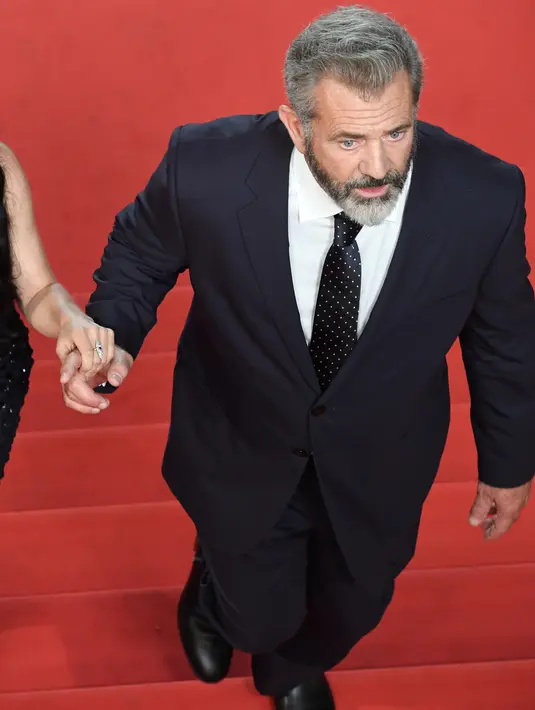 Dilansir dari hollywoodlife.com, jarak usia anak Mel yang pertama sampai ke 8 terbilang cukup jauh, sekitar 6-36 tahun. Tak heran jika anak ke 9 Mel lahir nanti akan memiliki saudara yang usianya sudah sangat dewasa. (AFP/Bintang.com)