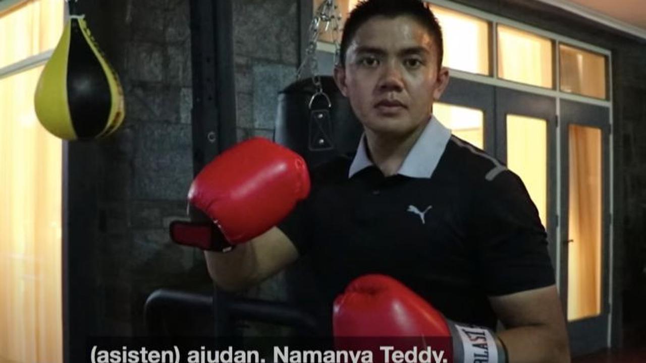 Salah satu partner, latihan tinjunya saat itu adalah Mayor Teddy yang masih menjadi ajudannya. <br>