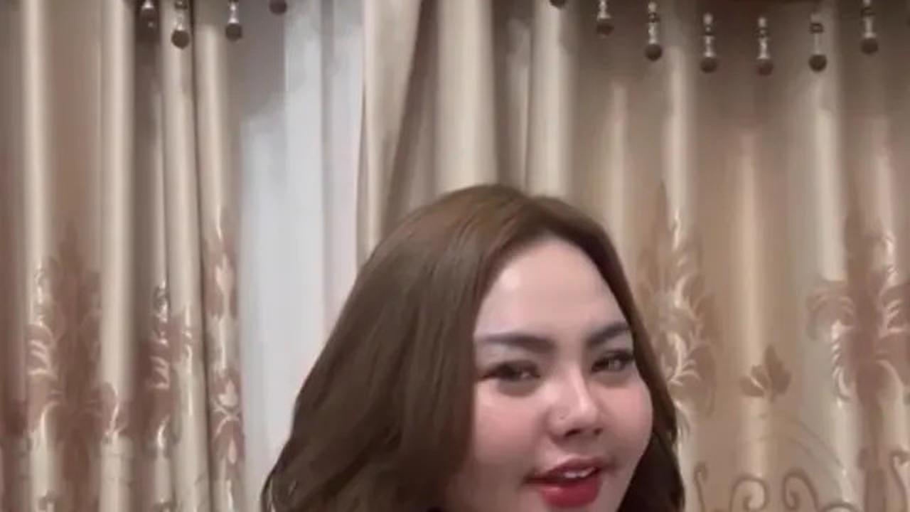 7 Potret Ruang Tamu Mini Rumah Lisa Mariana, Ada Cermin Unik yang Beri Efek Luas