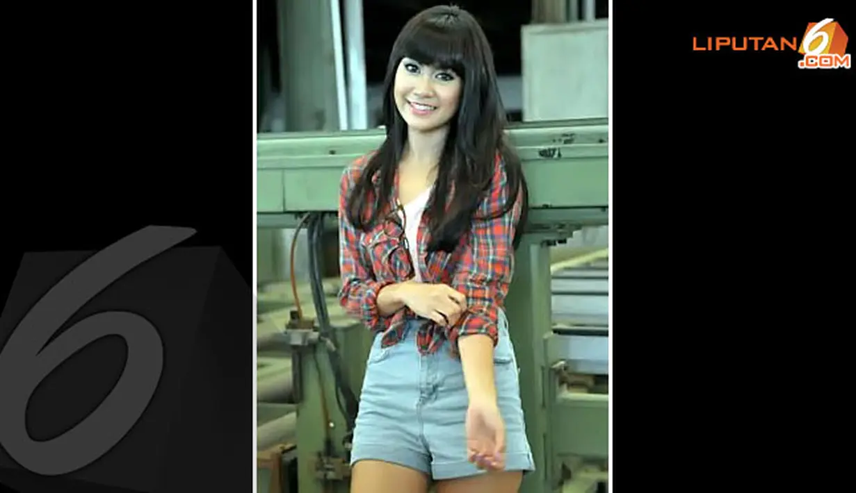 Bersolo karier tanpa girlband yang telah mengantarkan dirinya ke dunia hiburan membuat Anisa menyiapkan sejumlah rencana. Ia pun bertekad untuk mencoba semua bidang hiburan (Liputan6.com/Panji Diksana)