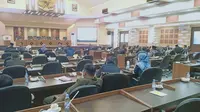 Rapat Paripurna DPRD Tuban gagal karena tidak kuroum. (Adirin/Liputan6.com)