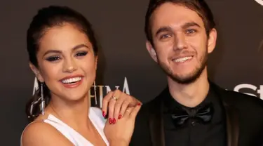 Mantan kekasih Justin Bieber, Selena Gomez dikabarkan sudah mampu menaruh hati pada pria lain selain Justin. Dan pria beruntung itu adalah Zedd, yang berprofesi sebagai DJ dan sudah mendunia. Sempat diterpa kabar miring tentang settingan hubungan asm...