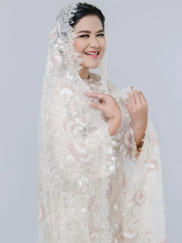6 Potret Terbaru Kahiyang Ayu Menawan Berbalut Hijab, Banjir Pujian