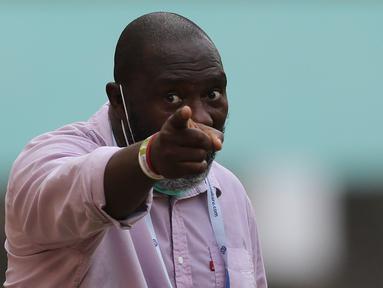 Tren pergantian pelatih di Liga Inggris musim ini juga dialami oleh Liga 1 Indonesia. Total sudah ada enam pelatih yang dipecat atau mengundurkan diri hingga pekan ke-13. Berikut ini deretan pelatih yang jadi korban kerasnya persaingan BRI Liga 1 2021/2022. (Bola.com/Bagaskara Lazuardi)