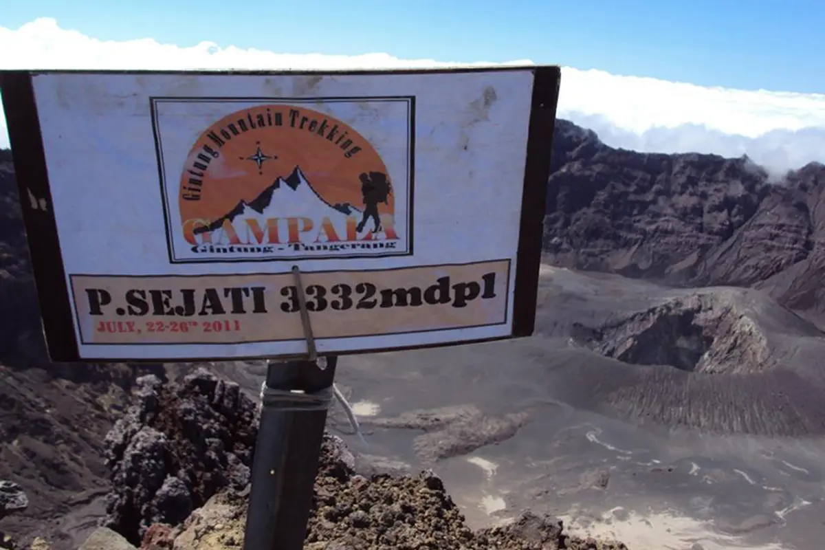 [Bintang] Gunung Raung, Menjajal Jalur Puncak Paling Ektrem di Pulau Jawa