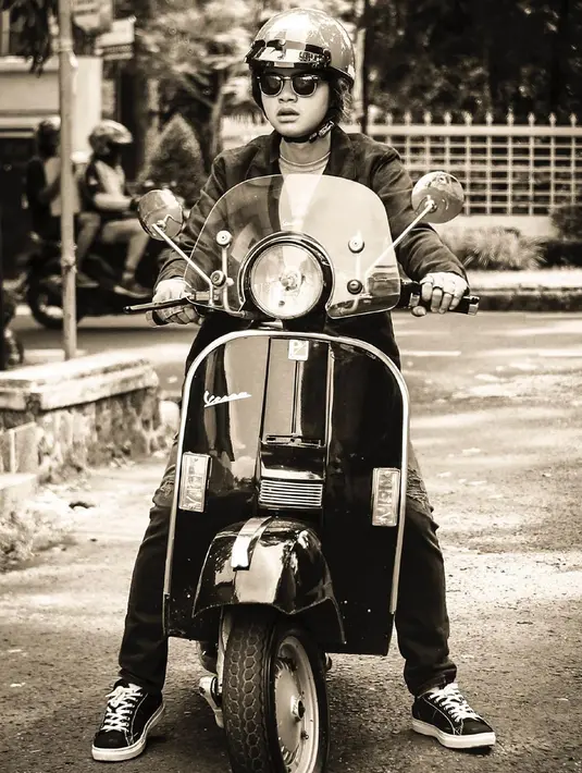 "Jadi sekarang fokus membenahi diri sendiri terus, fokus memperbaiki diri, fokus karir, jodoh mah nggak ke mana ya," tutur Dul Jaelani.  (Instagram/duljaelani)