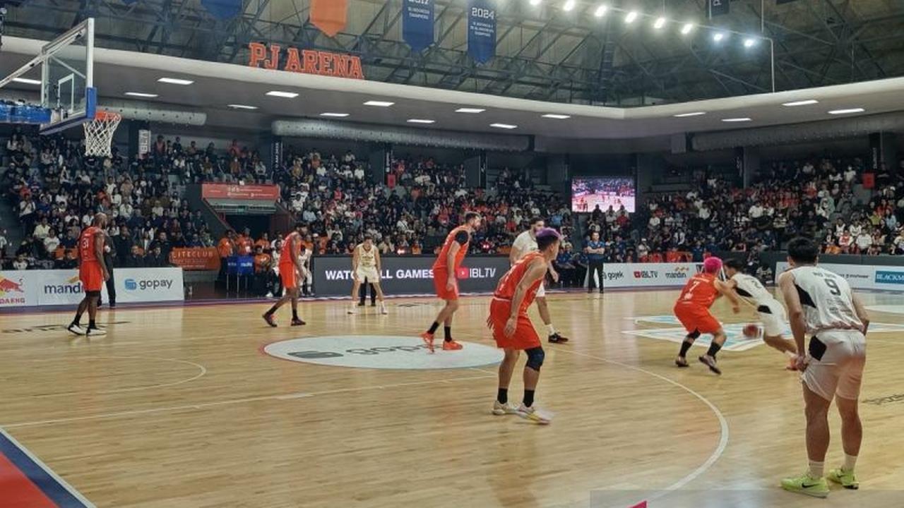 Dewa United Curi Kemenangan Dramatis di Laga Pertama Semifinal IBL 2026