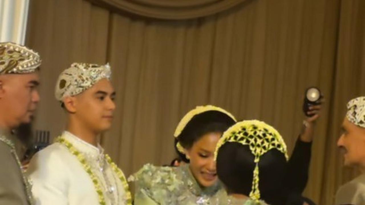 Potret Ganteng Al Ghazali Jelang Pernikahan, Diapit Maia Estianty dan Ahmad Dhani Menuju Pelaminan