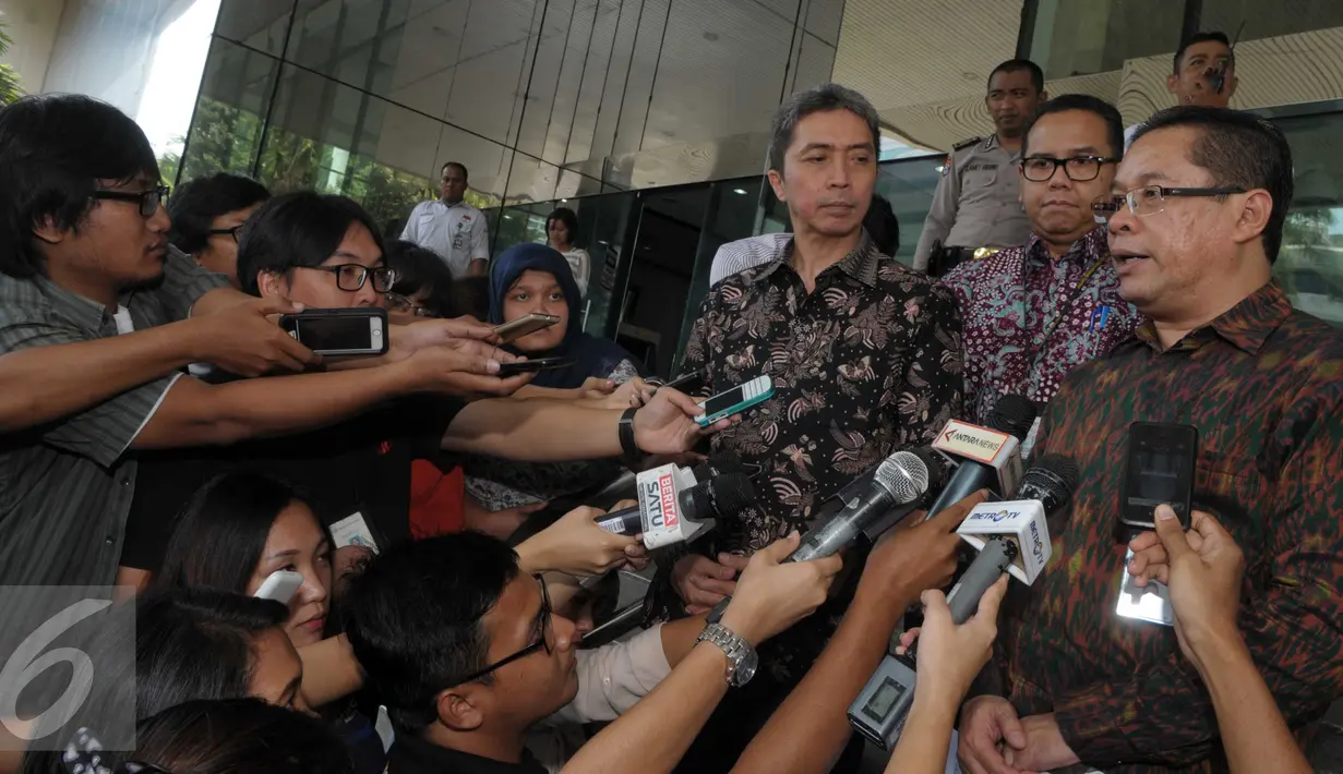 Rizal Affandi Lukman memberikan keterangan pers usai melakukan pertemuan dengan KPK, Jakarta, Selasa (29/3/2016). Kemenko Bidang Ekonomi RI meminta KPK untuk terlibat aktif dalam isu-isu anti korupsi yang dibahas dalam G 20. (Liputan6.com/Helmi Afandi)