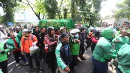 Affan Kurniawan merupakan pengemudi ojek online yang tewas dilindas jenis Barracuda milik Satuan Brigade Mobil (Brimob) Kepolisian Daerah Metro Jaya saat kericuhan di kawasan Pejompongan, Kamis (28/8/2025) malam. (Kapanlagi.com/Budy Santoso)