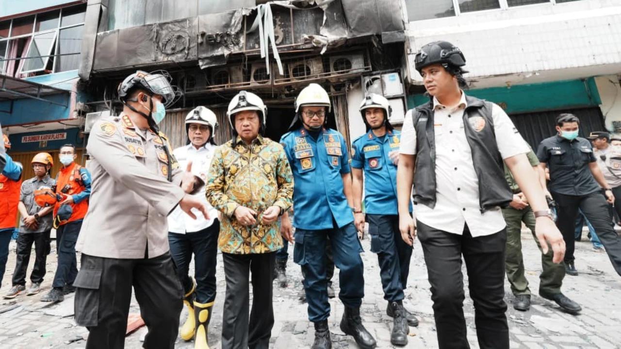 Tinjau Lokasi Kebakaran di Kemayoran, Mendagri Evaluasi Kelayakan Bangunan