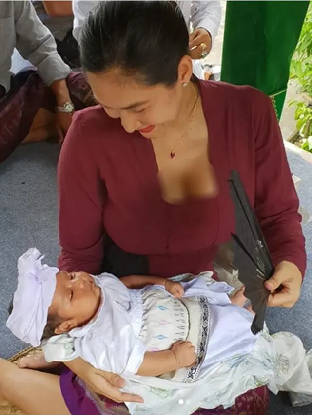 [Fimela] Happy Salma