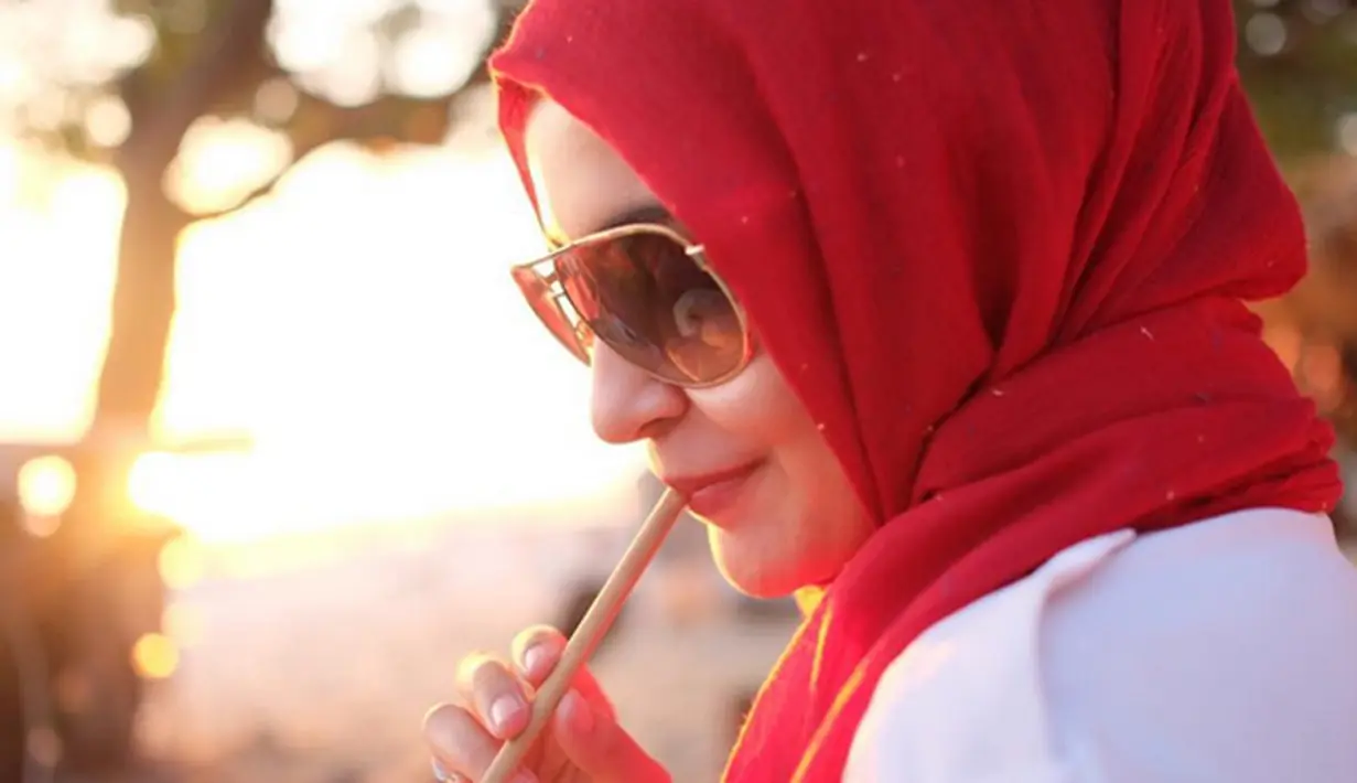 Shireen Sungkar menikmati momen liburan di Gili Trawangan, Lombok. (via Instagram)