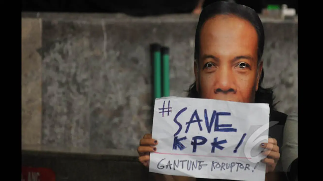 Dukung KPK, Puluhan Orang Bertopeng Bambang Widjojanto