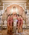 Yuki Kato, Furry Citra, Febby Rastanty, dan Jessica Mila hadir di akad nikah Enzy sebagai bridesmaid. Mereka pun tampil mengenakan kebaya panjang model off shoulder. Credit:[Foto: Ig @furrycitra].