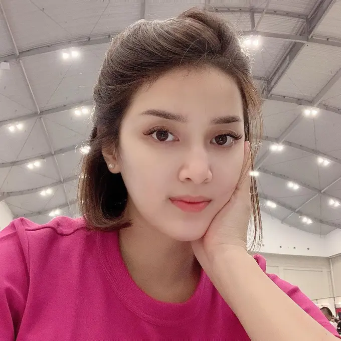 6 Potret Gaya Rambut Baru Rosiana Dewi, Tampil Menawan Saat Hamil