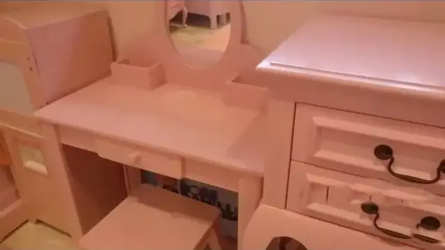 Potret kamar tidur Thalia dan Thania anak Sarwendah dan Ruben Onsu (Sumber: YouTube/ The Onsu)