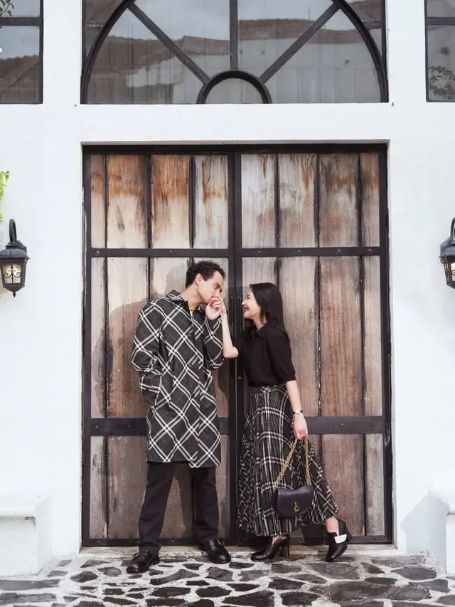Pesona Prilly dan Omara dalam pemotretan terbaru. (credit:instagram.com/prillylatuconsina96/winstong