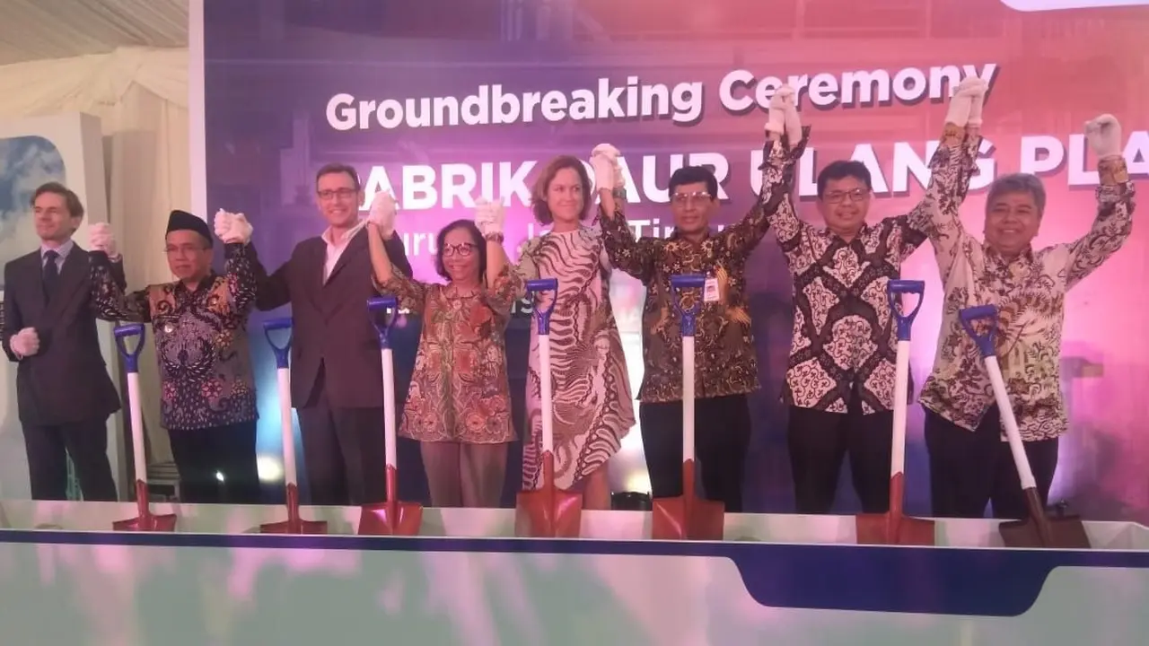 Veolia Services Indonesia membangun pabrik daur ulang dan pemrosesan ulang botol yang berlokasi di Kabupaten Pasuruan, Jawa Timur.