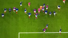 Para pemain Prancis merayakan kemenangan atas Maroko pada pertandingan semifinal Piala Dunia 2022 di Maroko di Stadion Al Bayt di Al Khor, Qatar, Kamis (15/12/2022). Prancis menang atas Maroko dengan skor 2-0 dan akan menghadapi Argentina di babak final. (AP Photo/Petr David Josek)